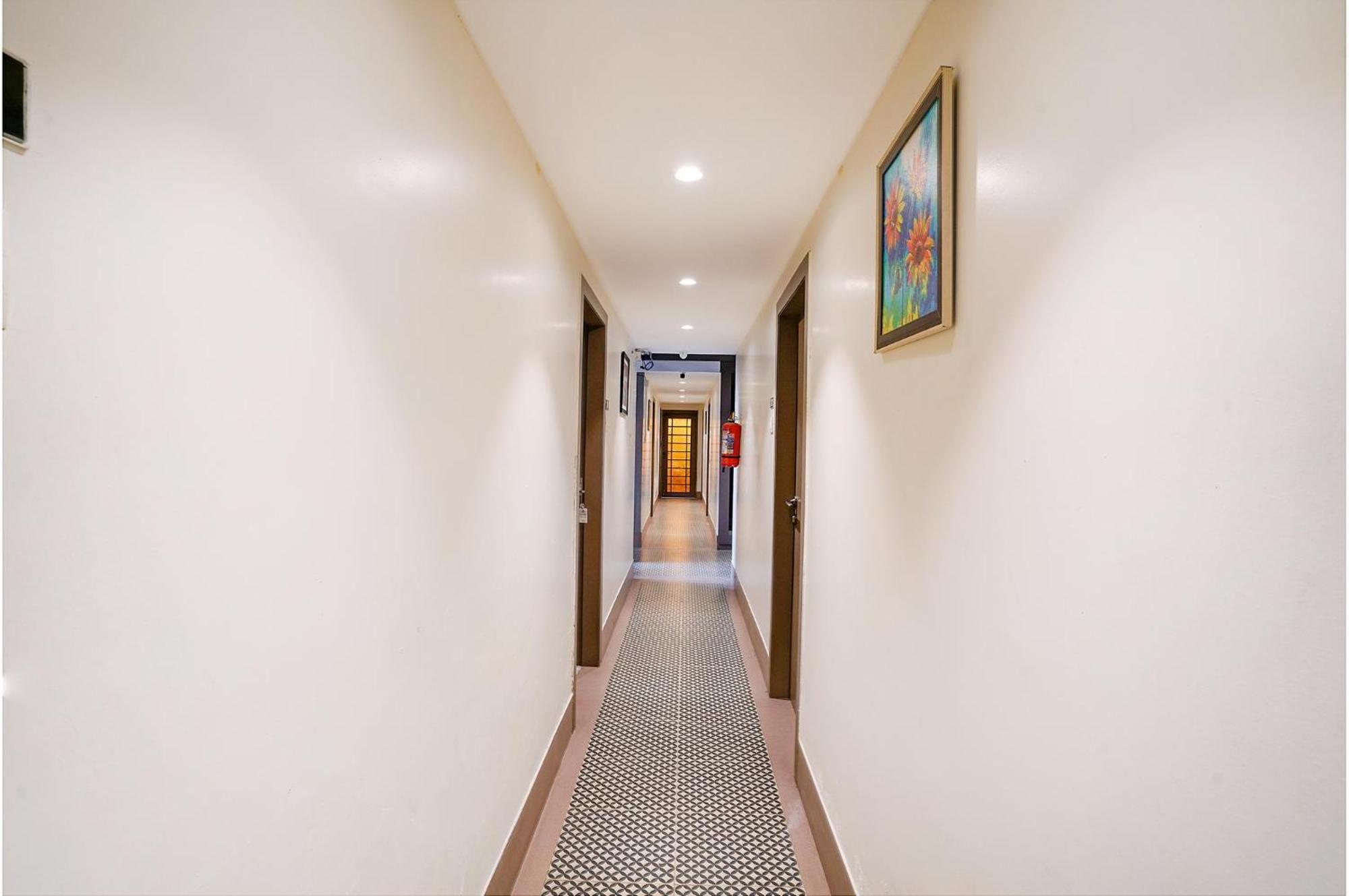 Hotel Gargi Deluxe プネ エクステリア 写真