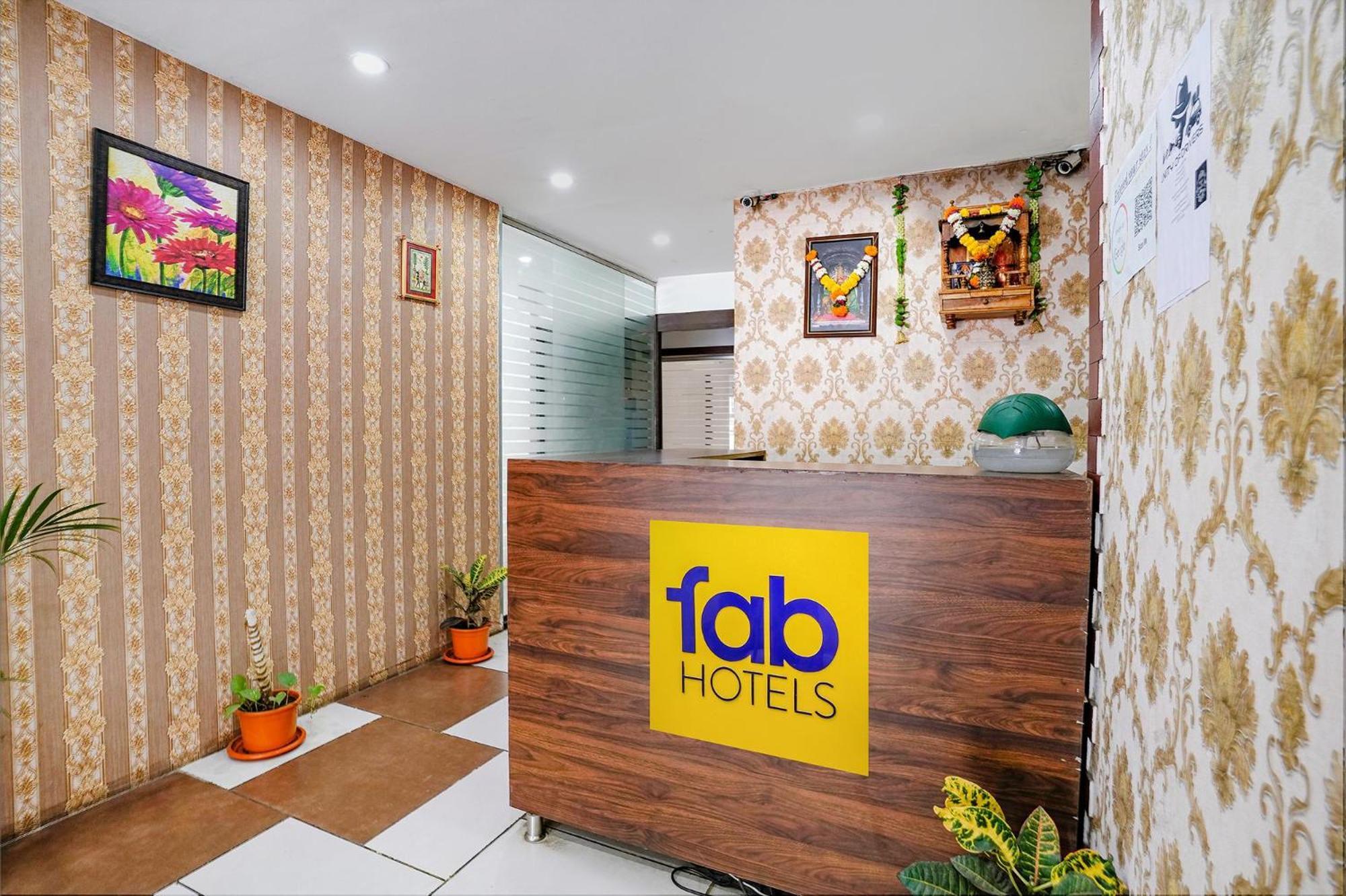 Hotel Gargi Deluxe プネ エクステリア 写真