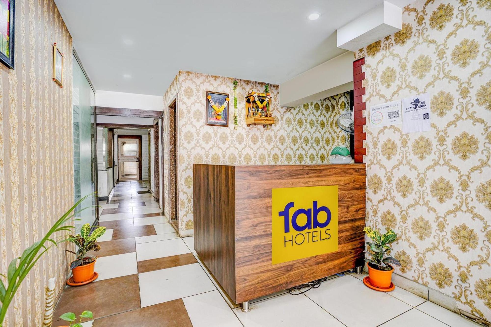 Hotel Gargi Deluxe プネ エクステリア 写真