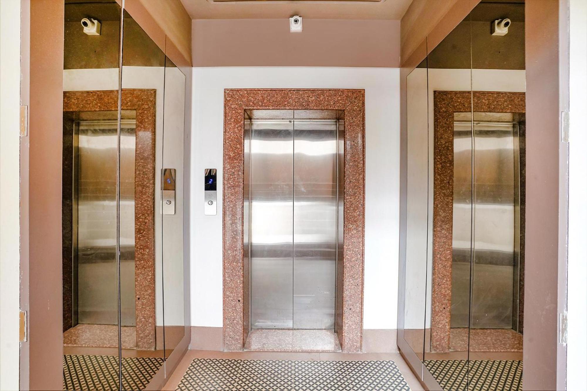 Hotel Gargi Deluxe プネ エクステリア 写真