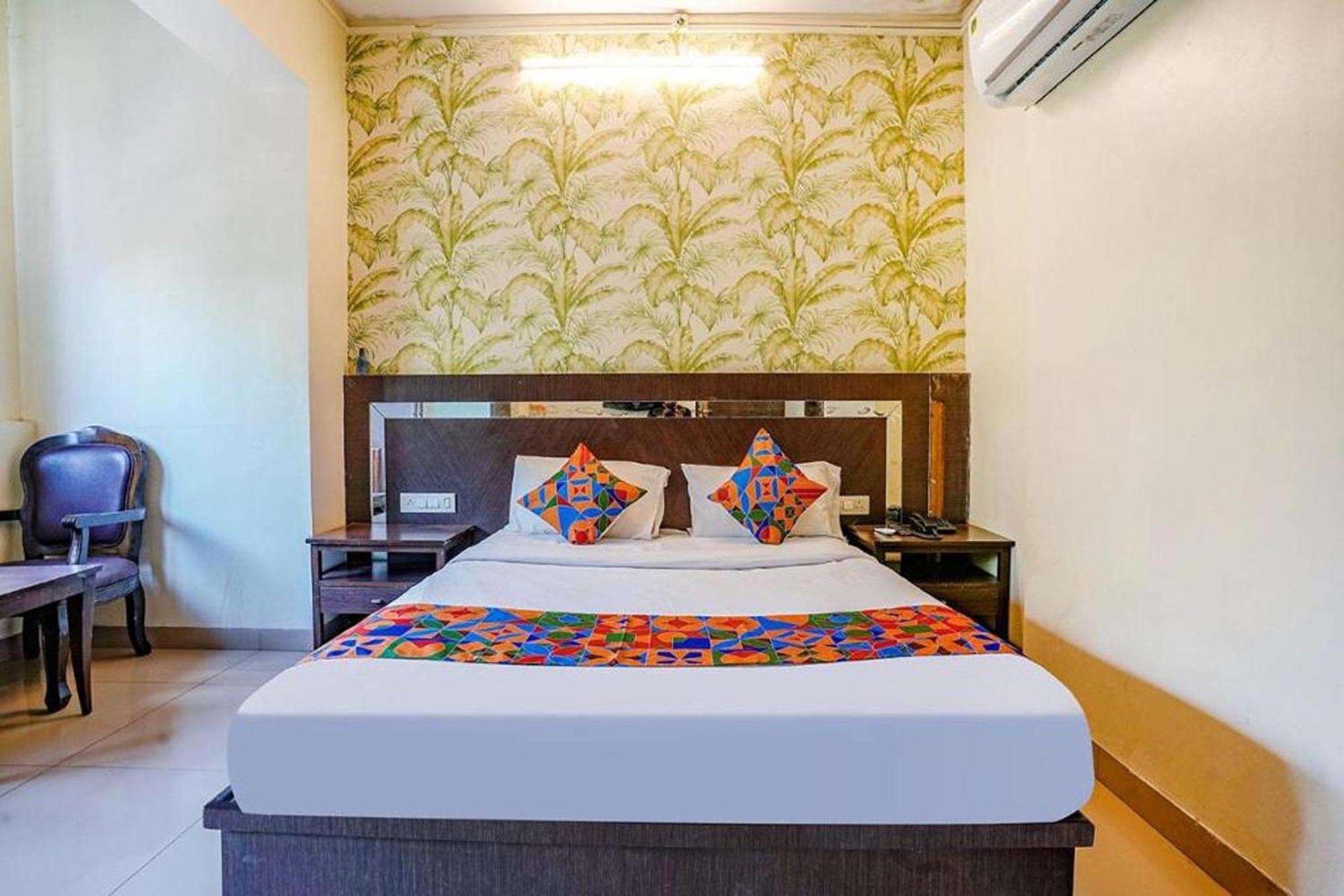 Hotel Gargi Deluxe プネ エクステリア 写真
