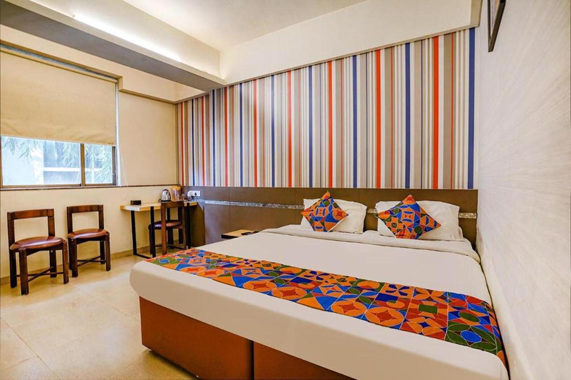 Hotel Gargi Deluxe プネ エクステリア 写真