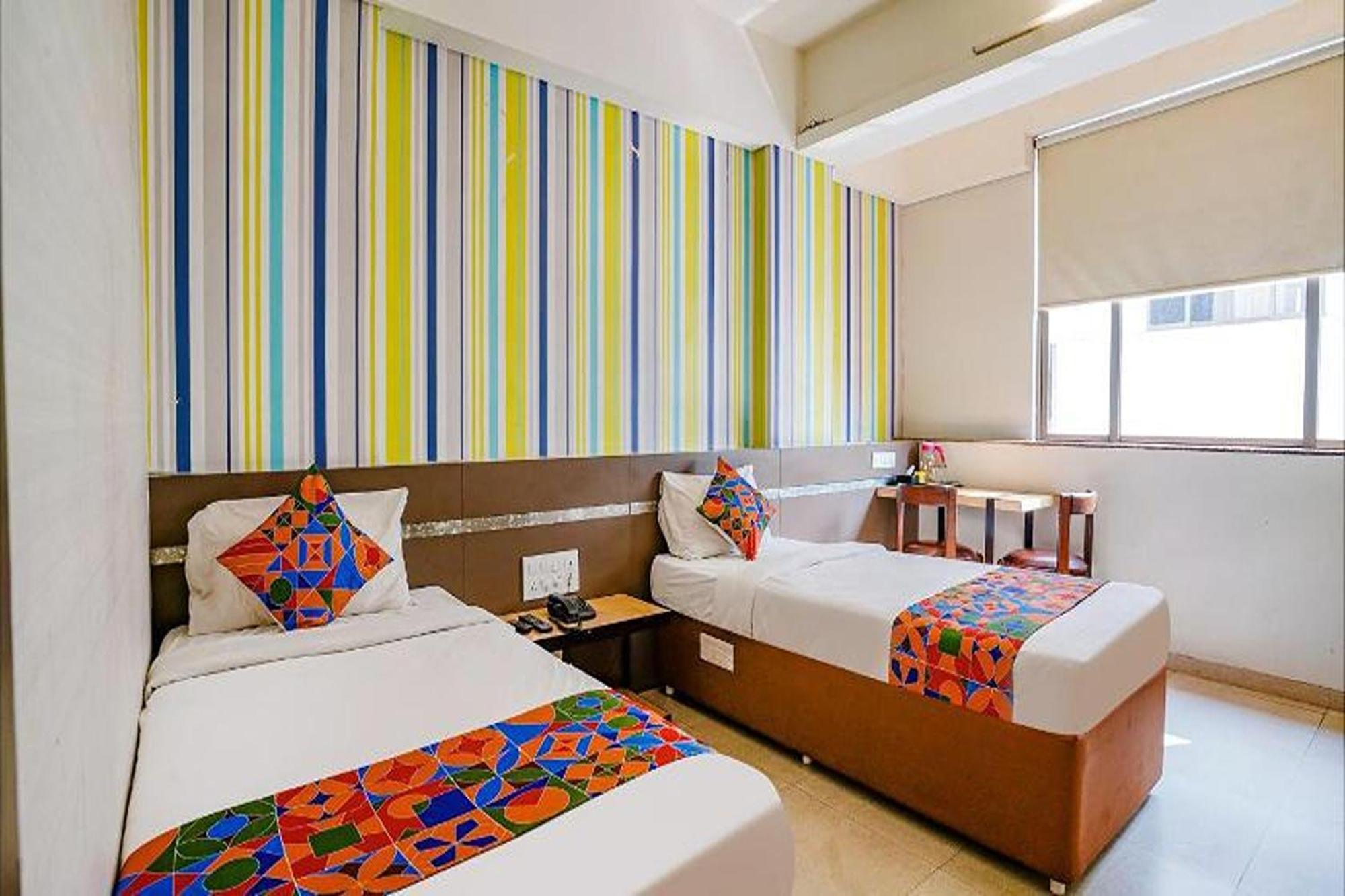 Hotel Gargi Deluxe プネ エクステリア 写真